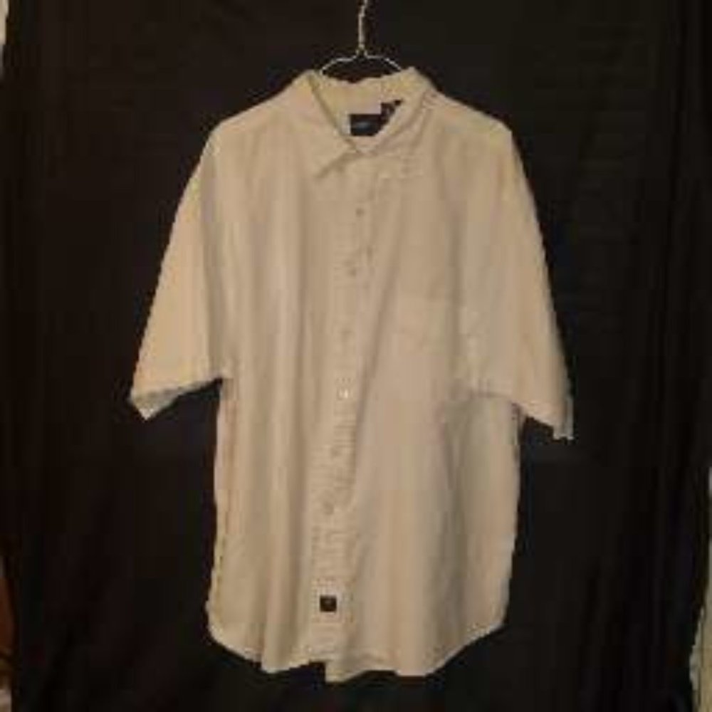Men's Big and Tall White Catalina Short Sleeve Button Down Shirt. Size 2XL.
